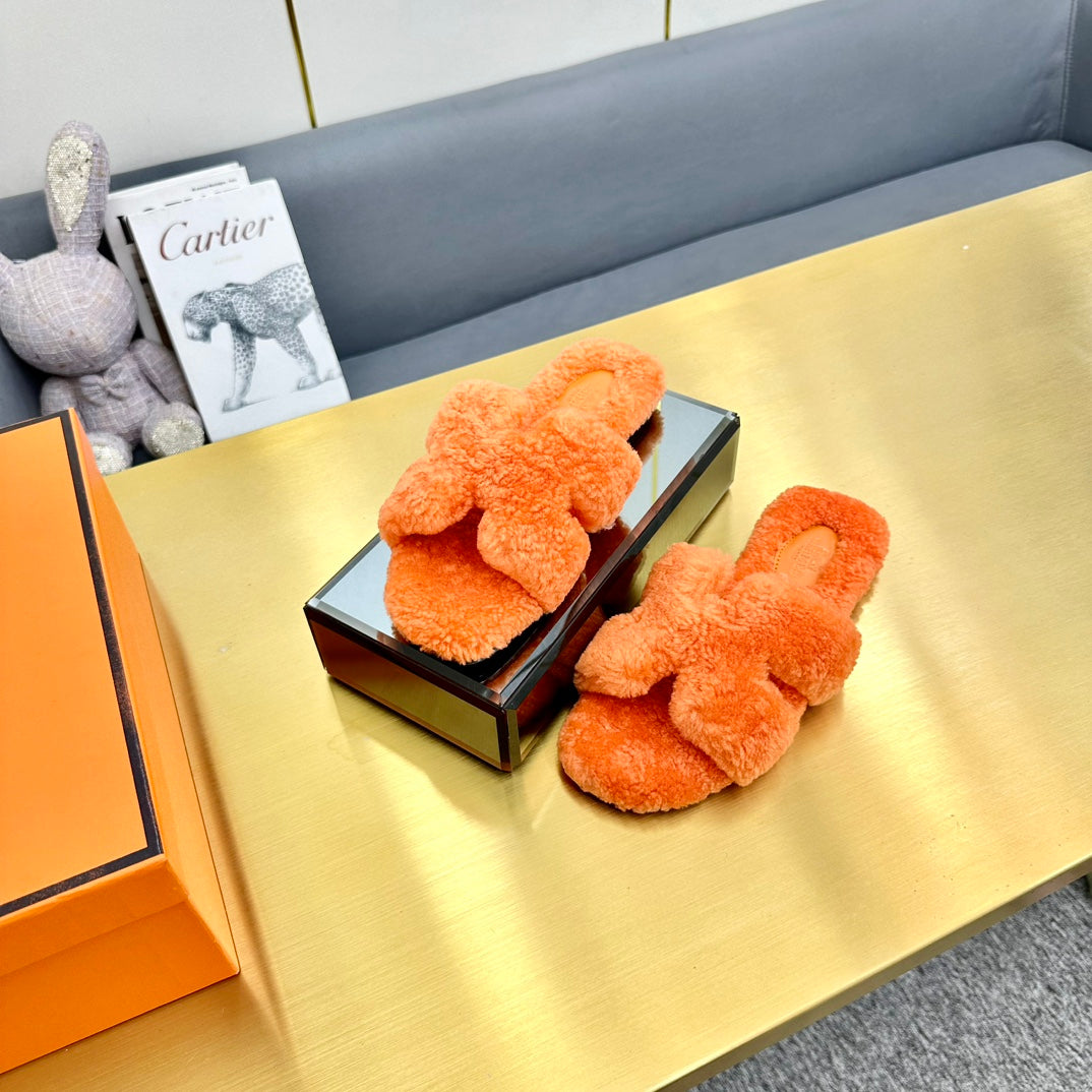 0RAN SHEARLING SANDALS NEON ORANGE