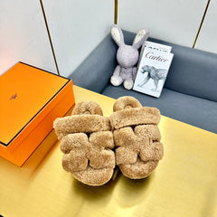 CHYPRE SANDAL IN PEANUT BROWN SHEARLING