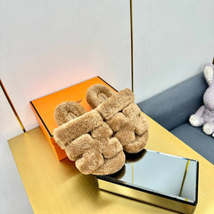 CHYPRE SANDAL IN PEANUT BROWN SHEARLING