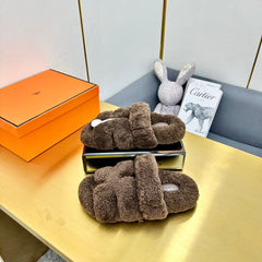 CHYPRE SANDAL IN WALNUT BROWN SHEARLING