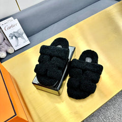 CHYPRE SANDAL IN BLACK SHEARLING