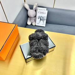 CHYPRE SANDAL IN DARK GRAY SHEARLING