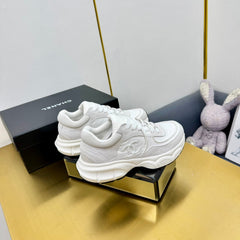 SNEAKER IN PALE GRAY SUEDE AND MESH