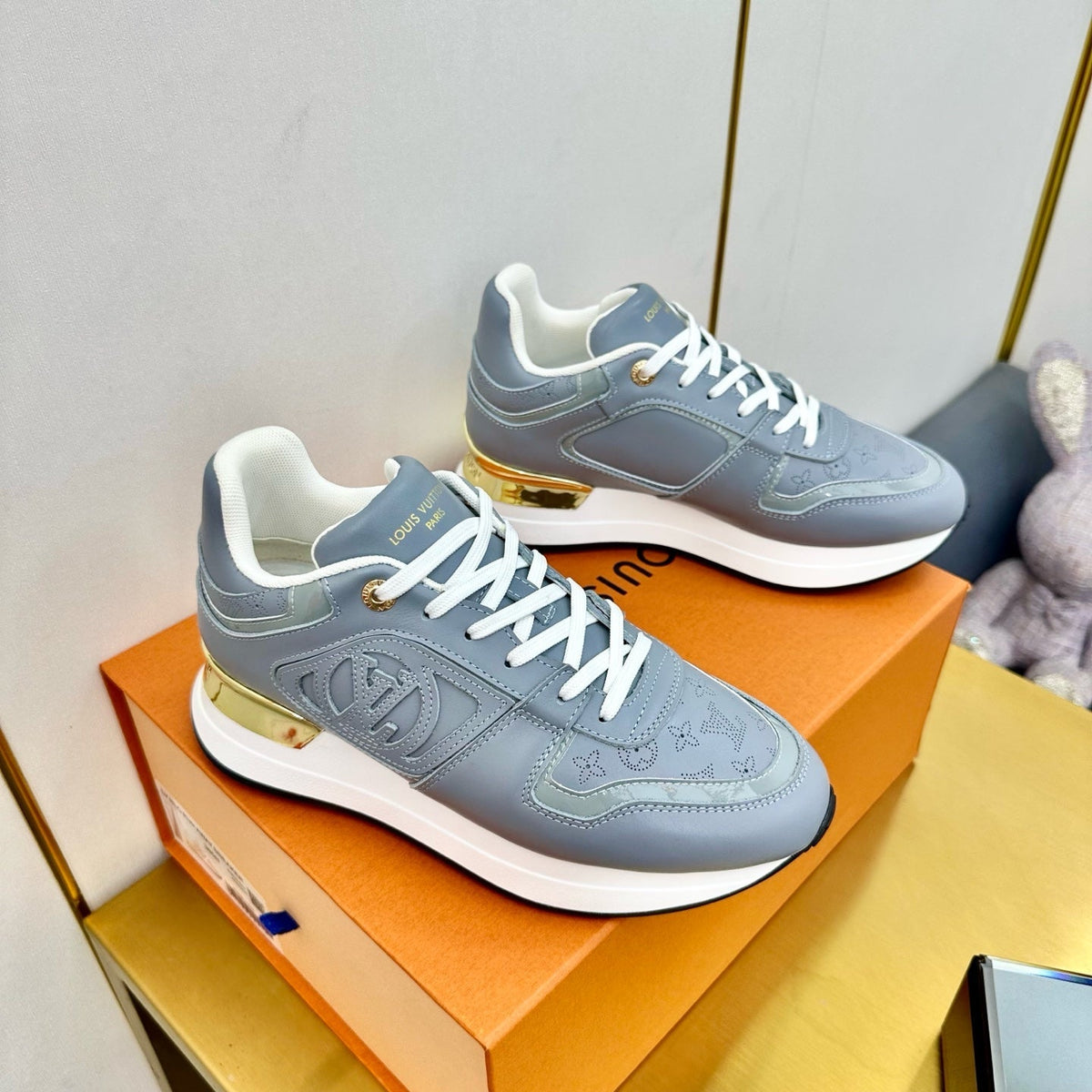 NEO RUN AWAY SNEAKER IN SHARK GRAY CALFSKIN