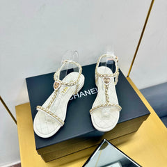 CC SANDAL 25S IN WHITE CALFSKIN WITH GOLD HARDWARE