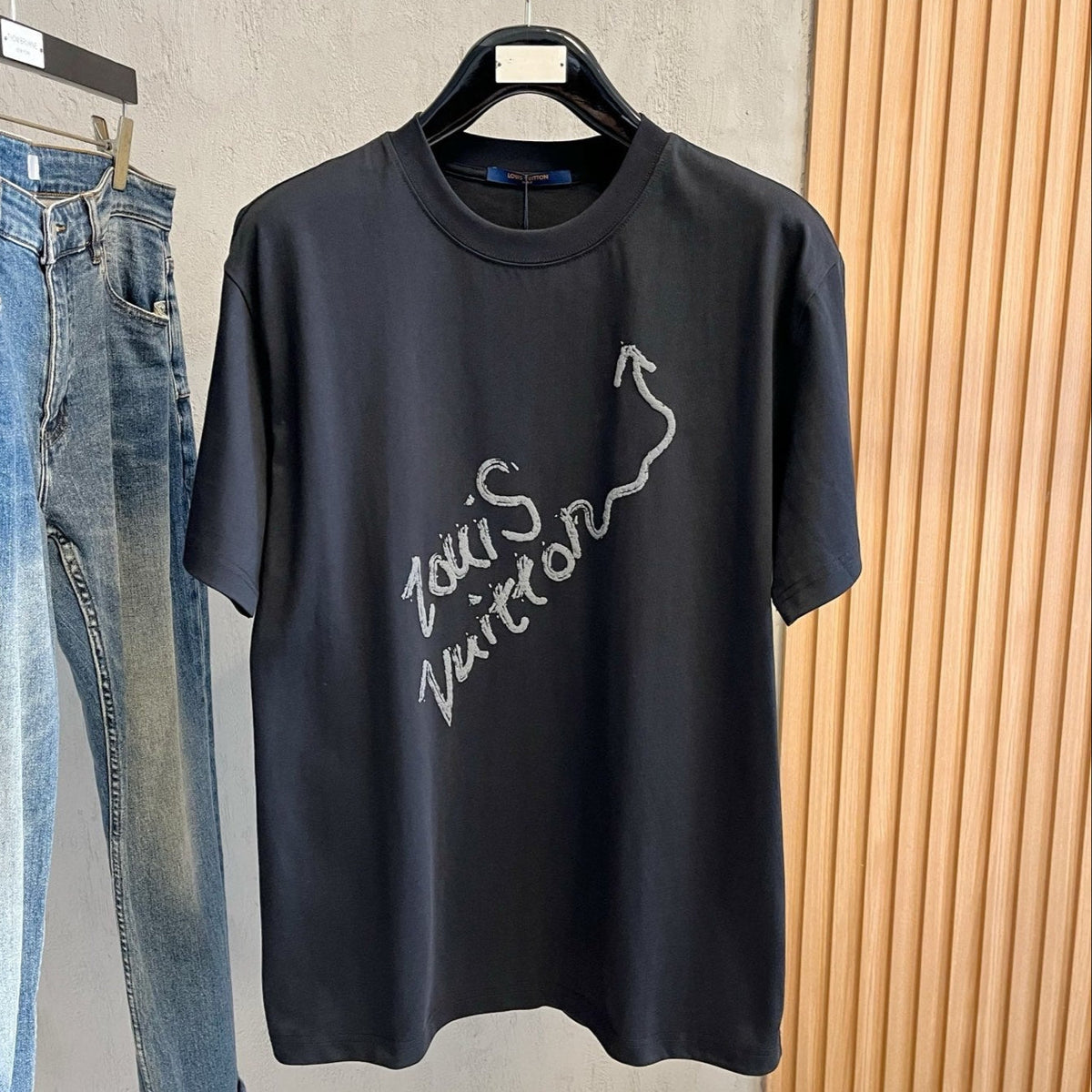 LV T-SHIRT IN BLACK PURE COTTON LOGO PRINT 238774