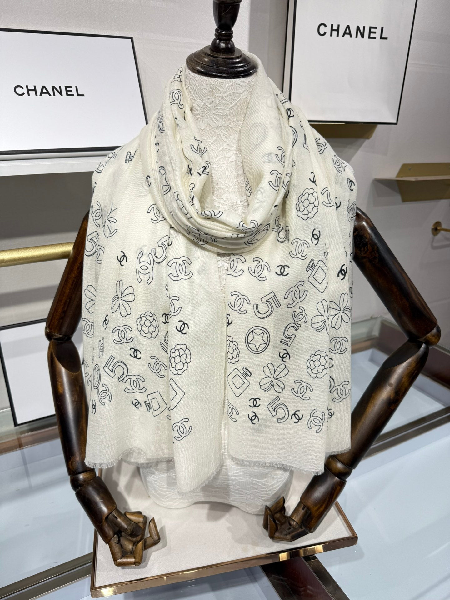 CHANEL 25S SCARF 200 IN CASHMERE 706596