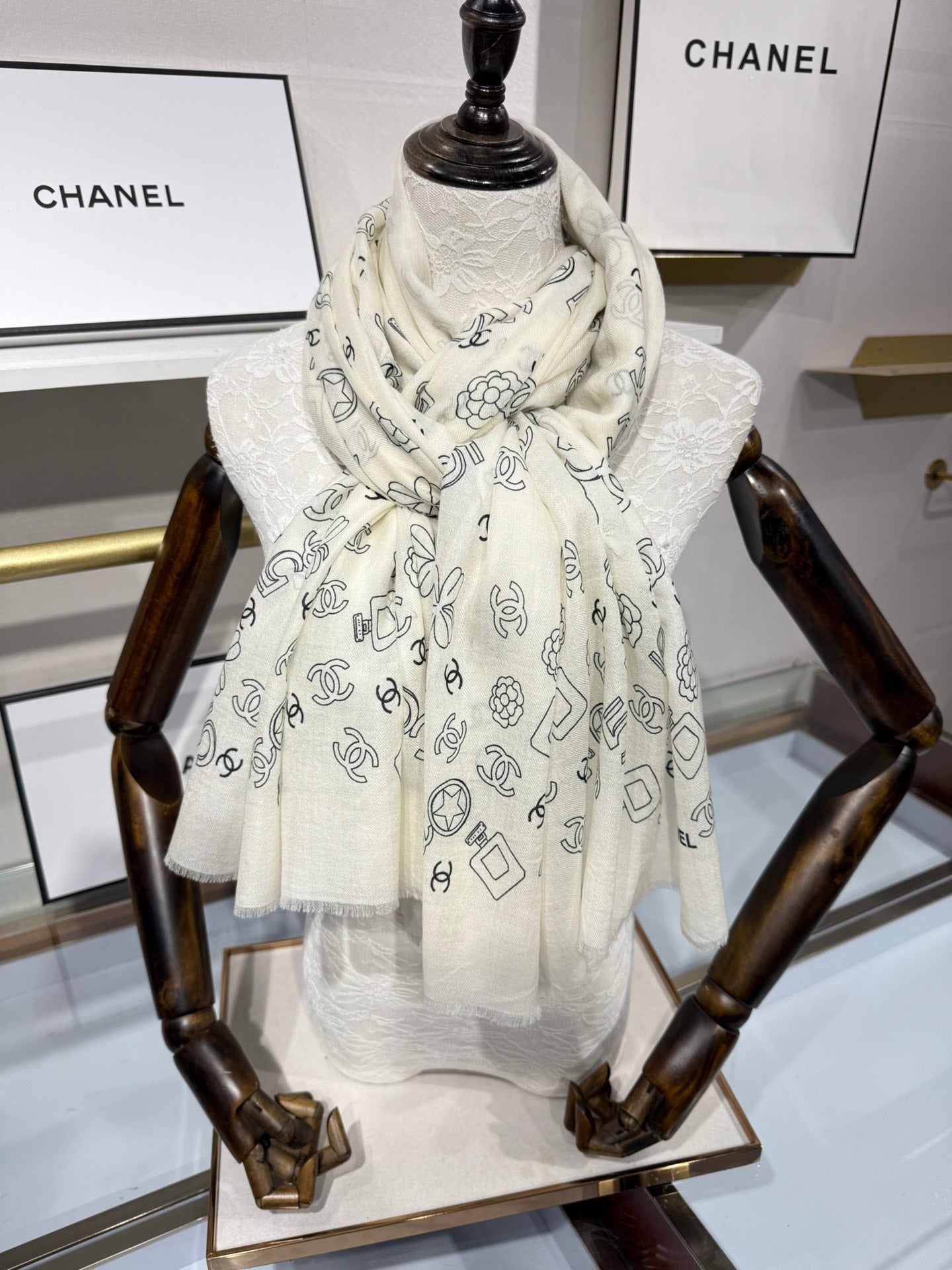 CHANEL 25S SCARF 200 IN CASHMERE 706596