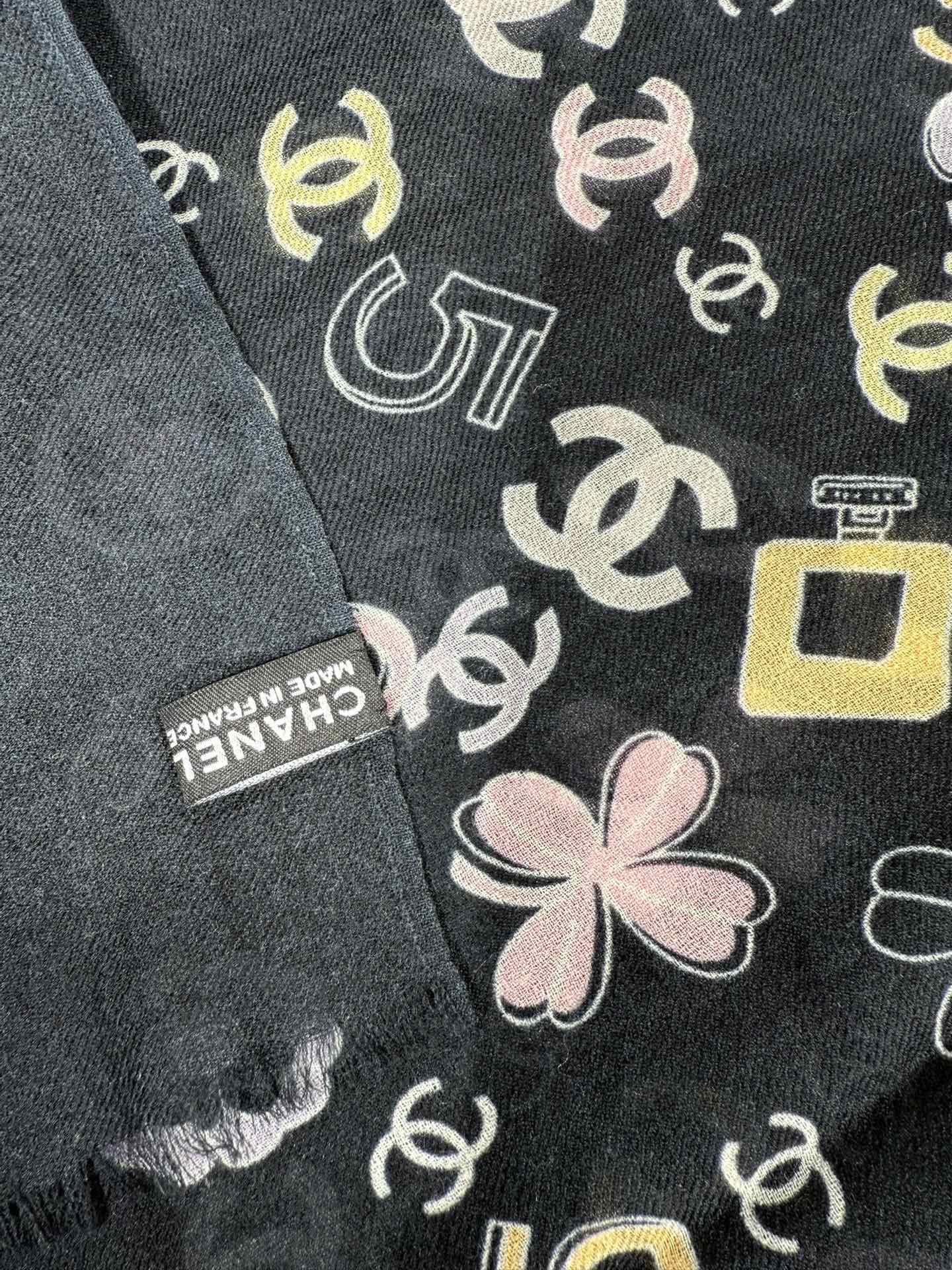 CHANEL 25S SCARF 200 IN CASHMERE 706597