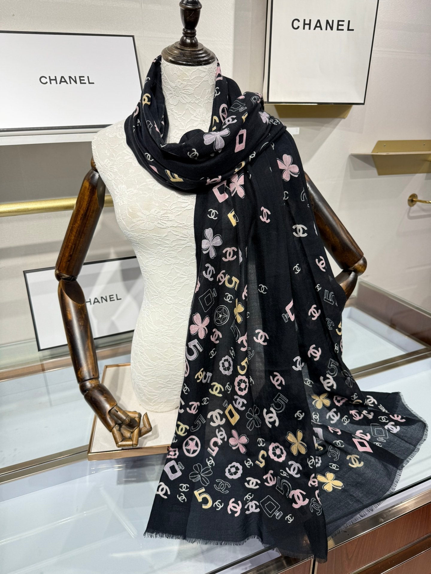CHANEL 25S SCARF 200 IN CASHMERE 706597