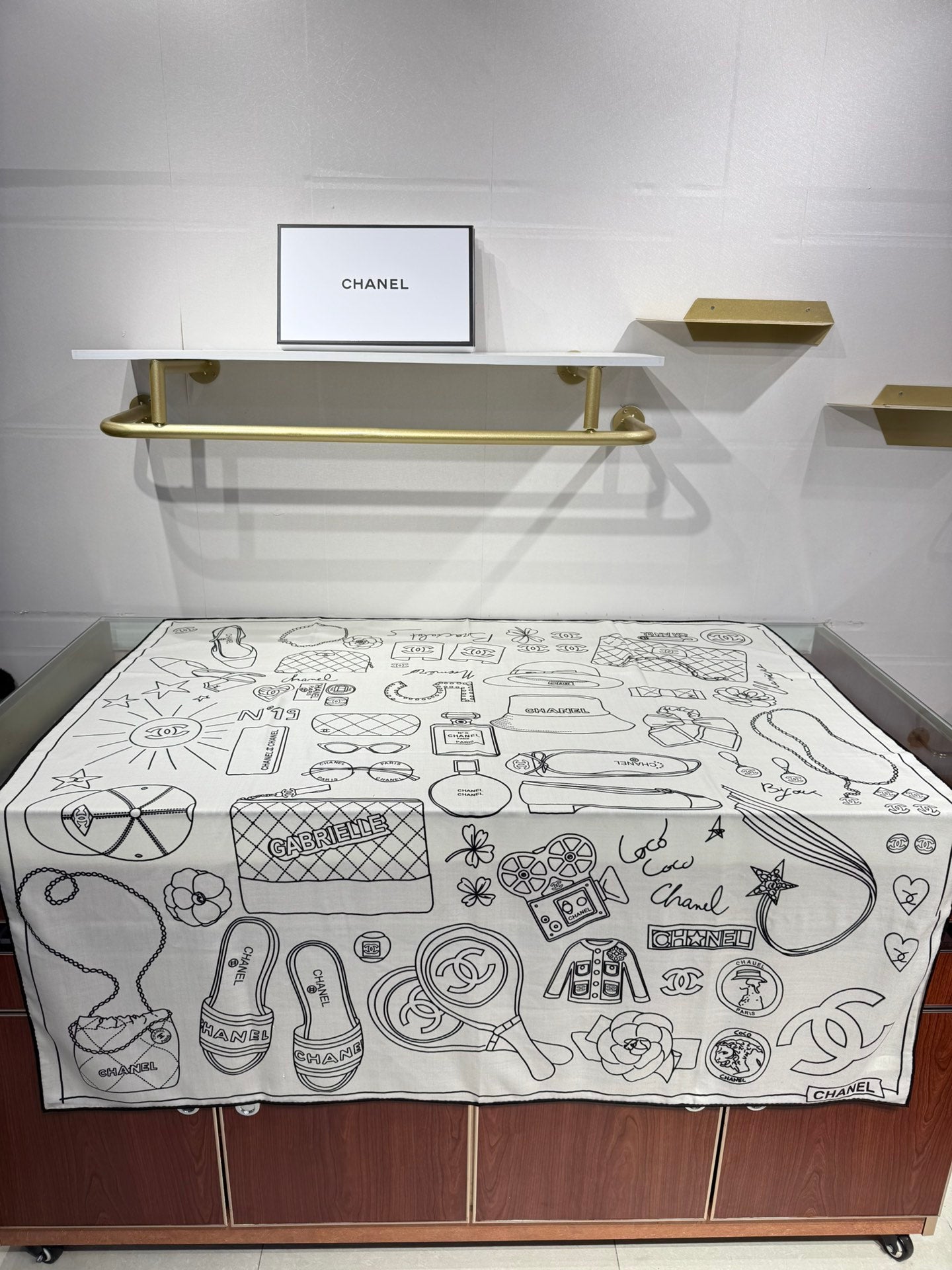 CHANEL 25S SCARF 140 IN SILK 732180