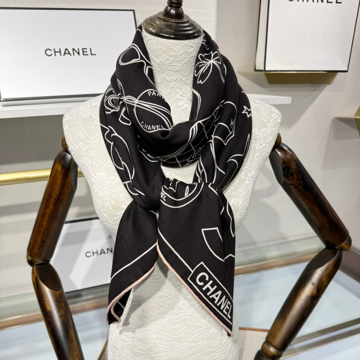 CHANEL 25S SCARF 140 IN SILK 732181