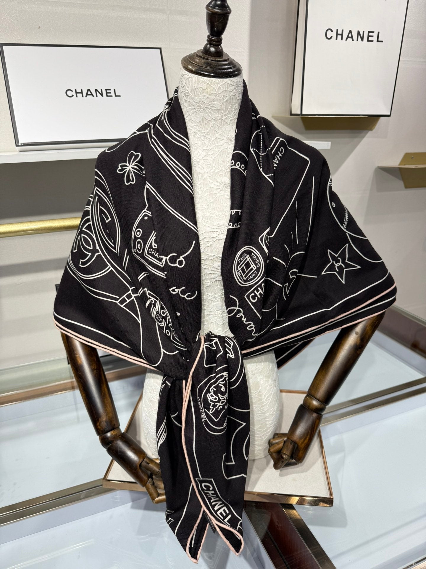 CHANEL 25S SCARF 140 IN SILK 732181