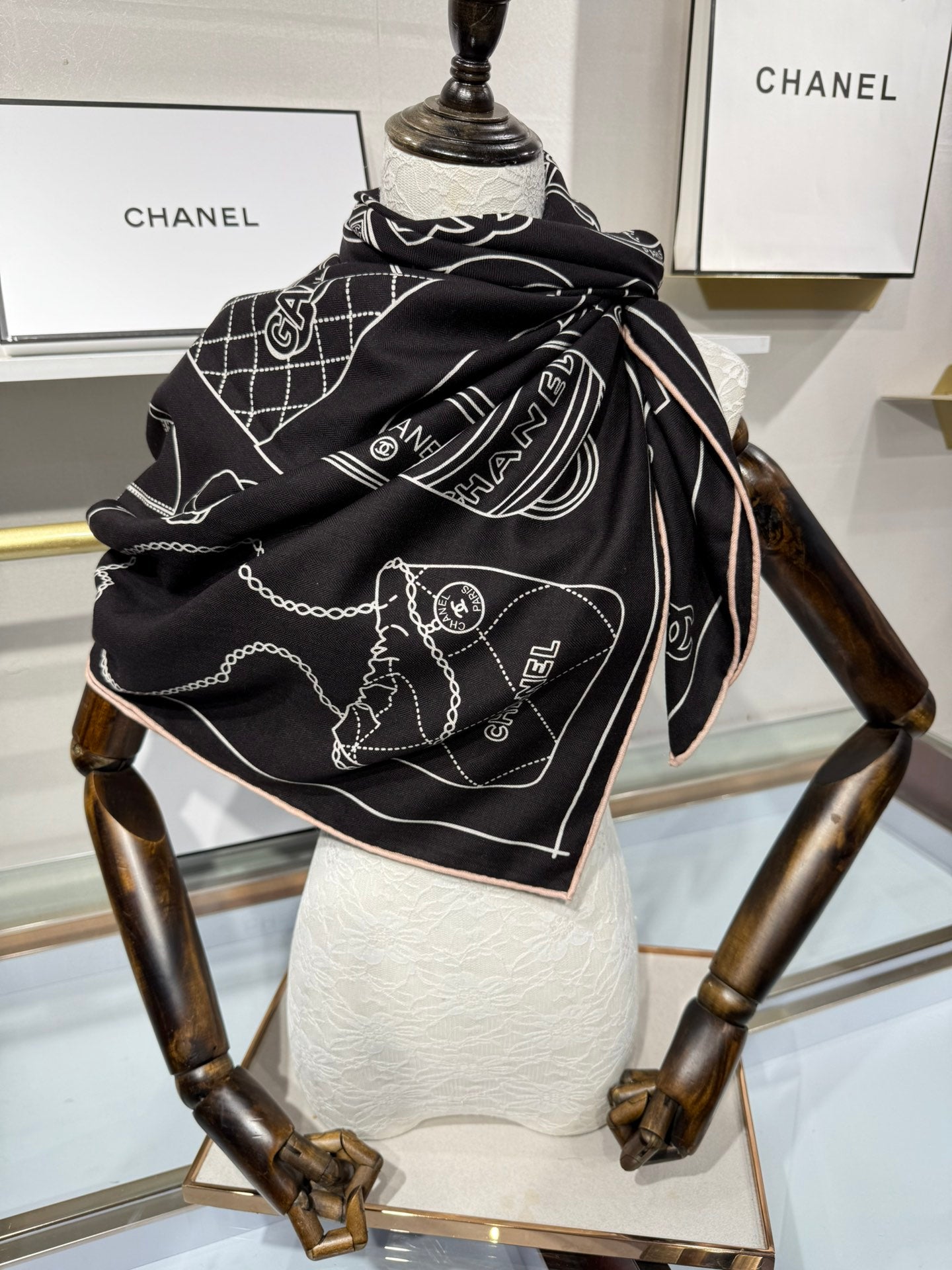 CHANEL 25S SCARF 140 IN SILK 732181