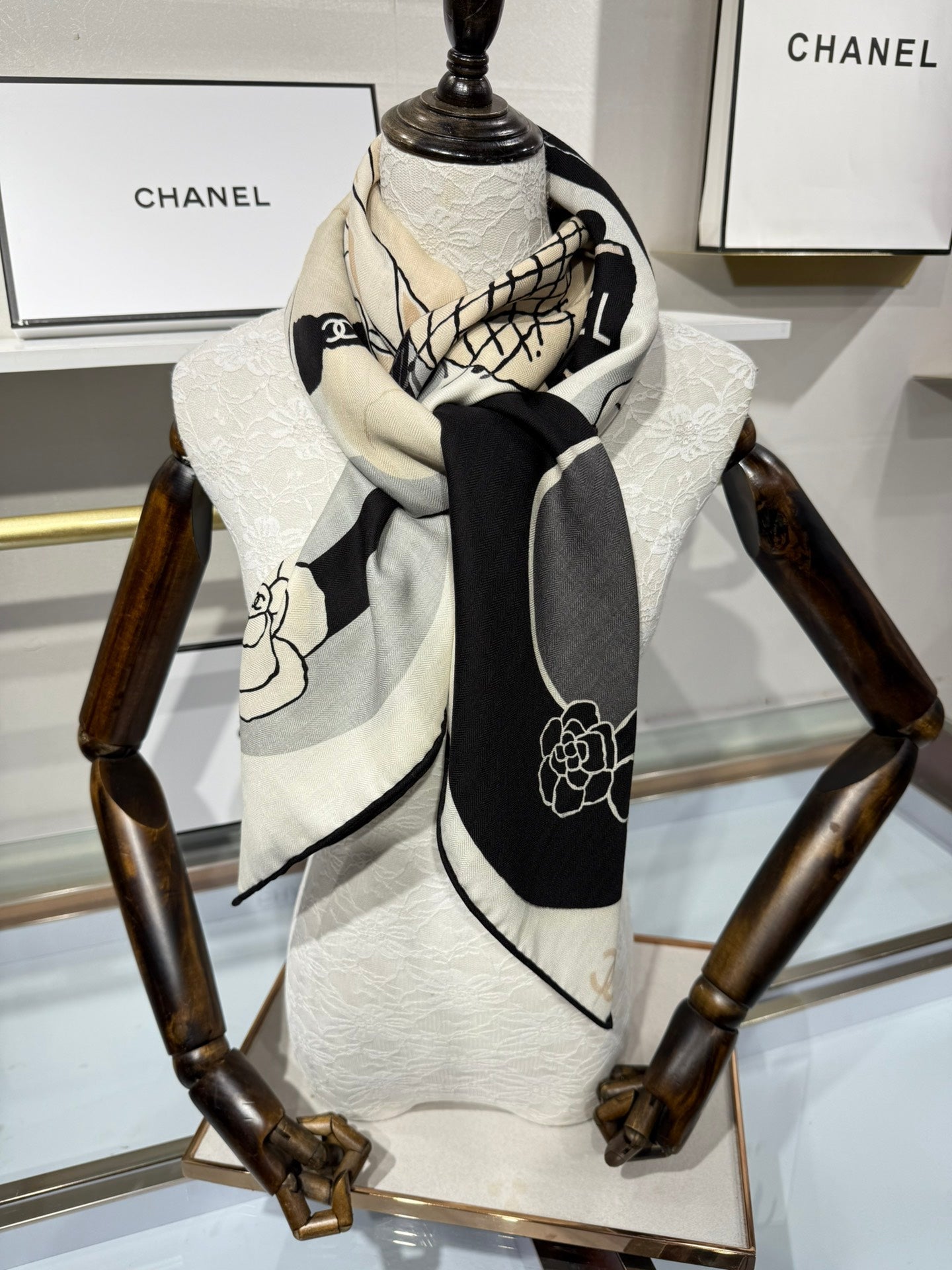 CHANEL 25S SCARF 140 IN SILK 732159