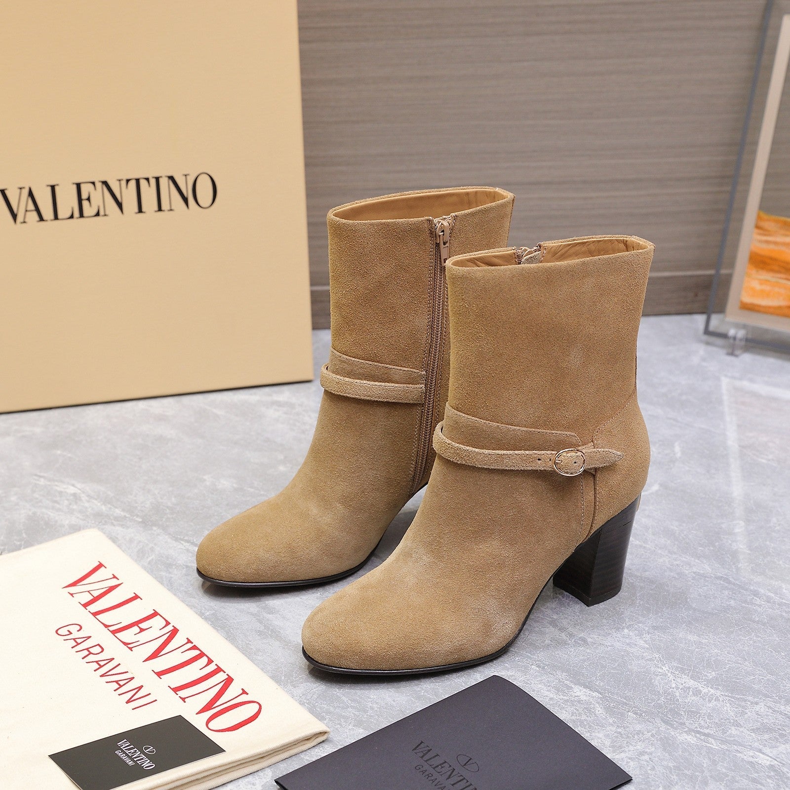 VALENTINO 25S GARAVANI VLOGO LOW BOOTS 80 MM IN LIGHT BROWN SUEDE