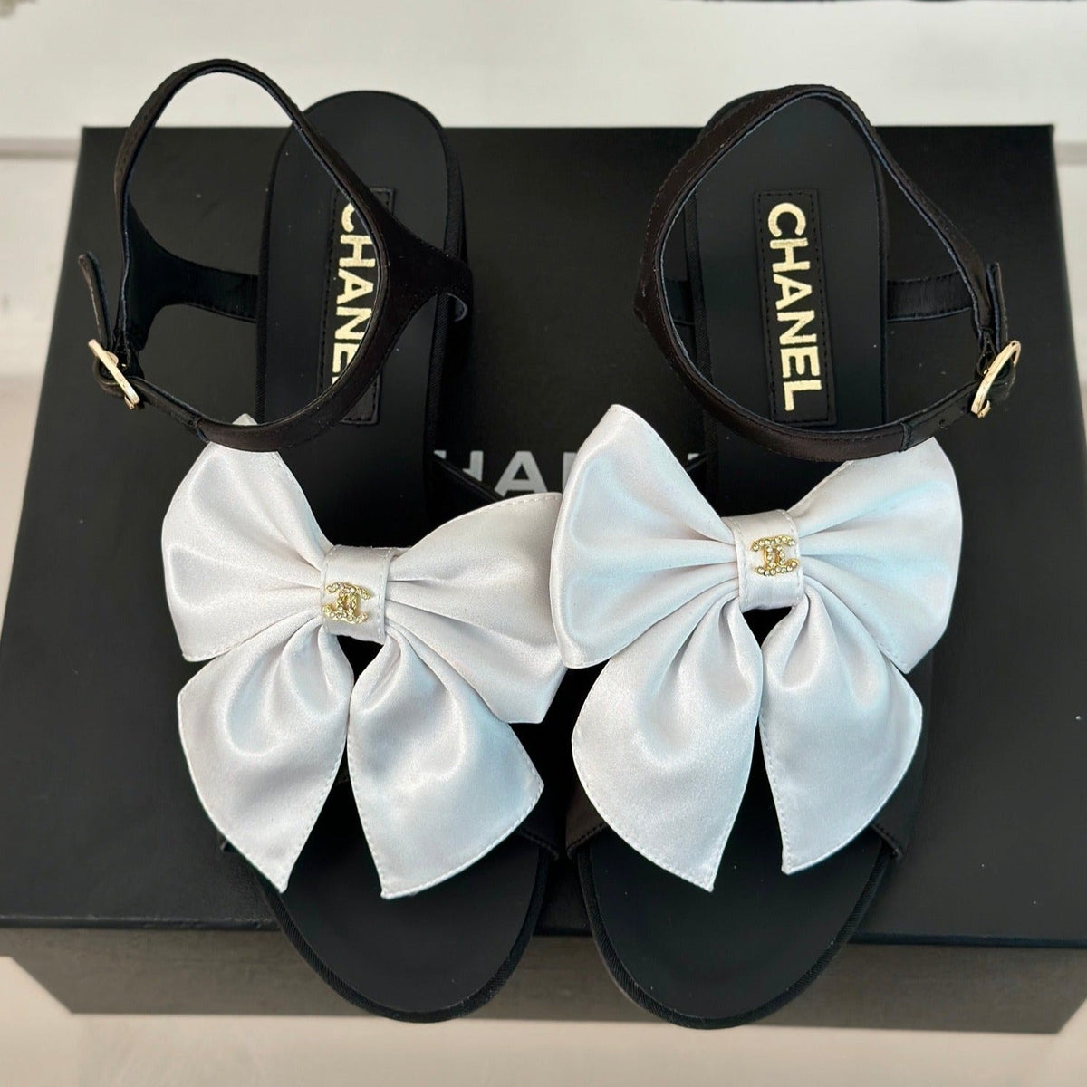 Double CC Big Bow High Sandal Sheepskin Black White