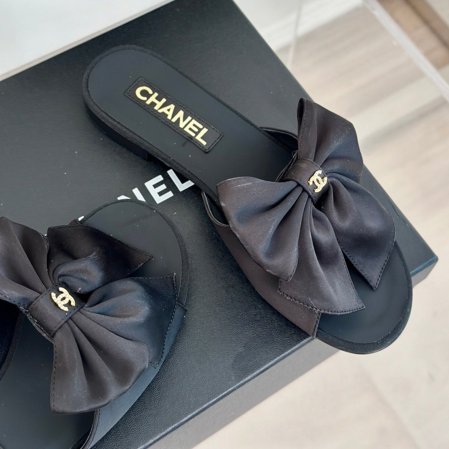 Double CC big bow flat sandals Sheepskin Black