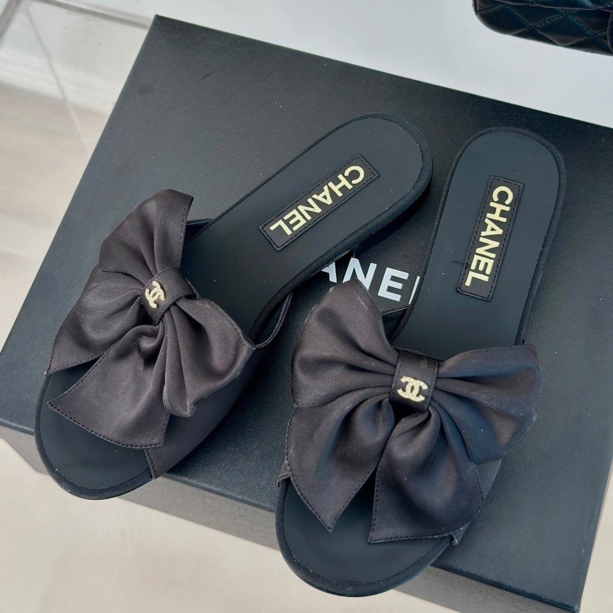 Double CC big bow flat sandals Sheepskin Black