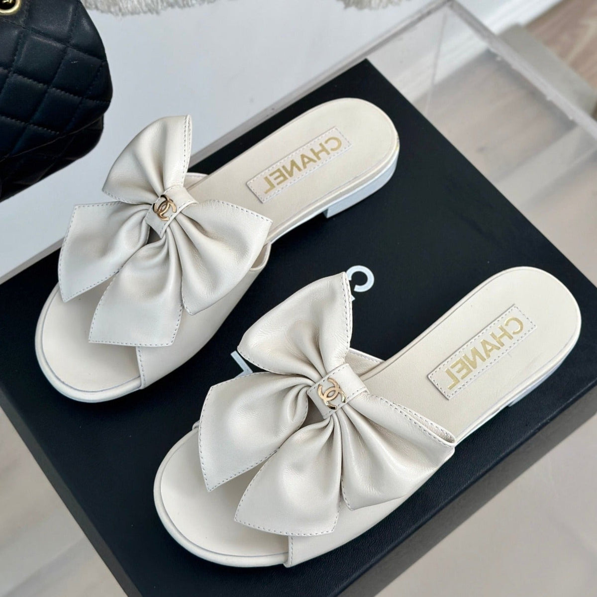 Double CC big bow flat sandals Sheepskin White Cream