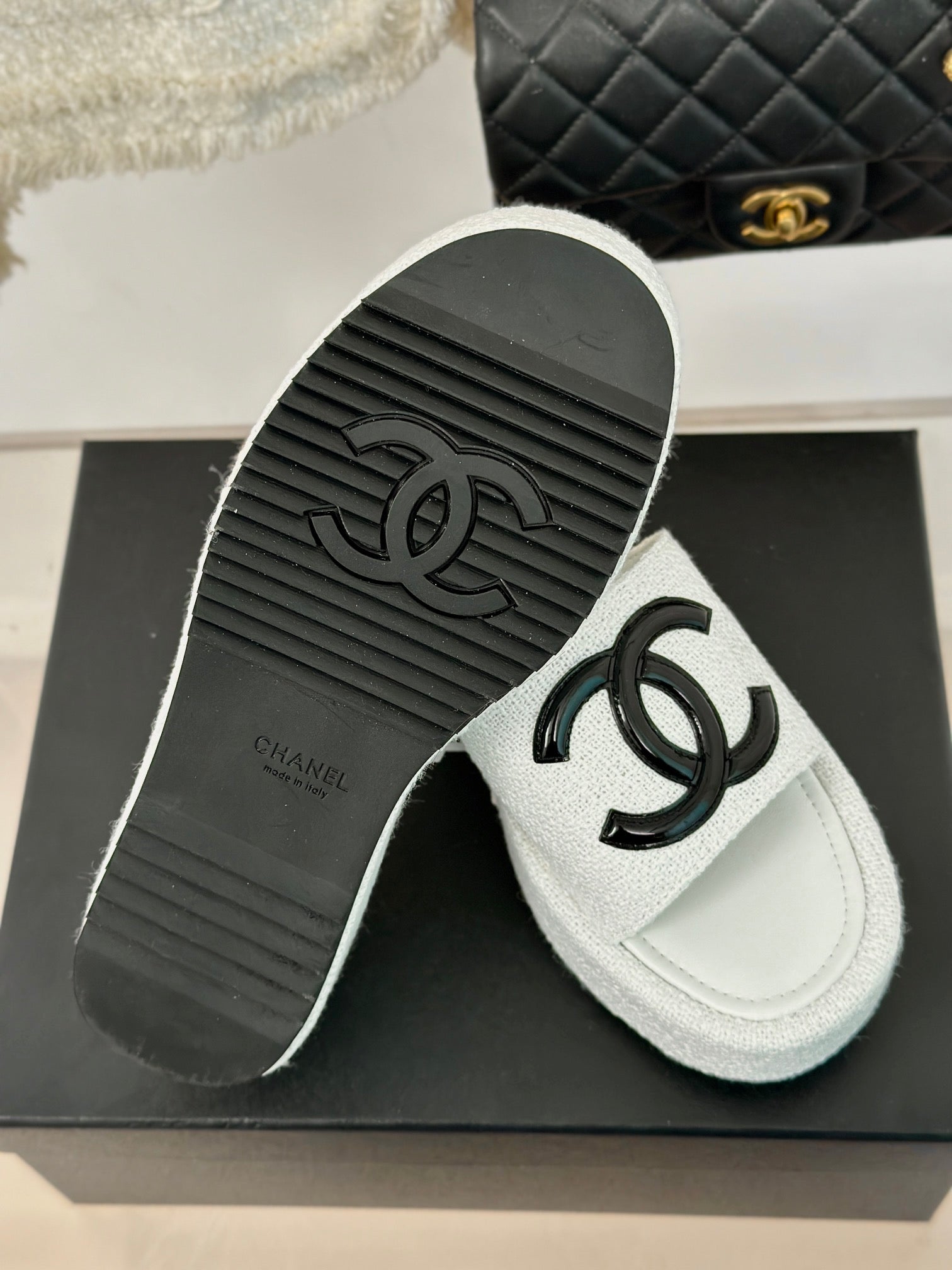 CLASSIC SLIPPERS THICK SOLE IN WHITE TWEED