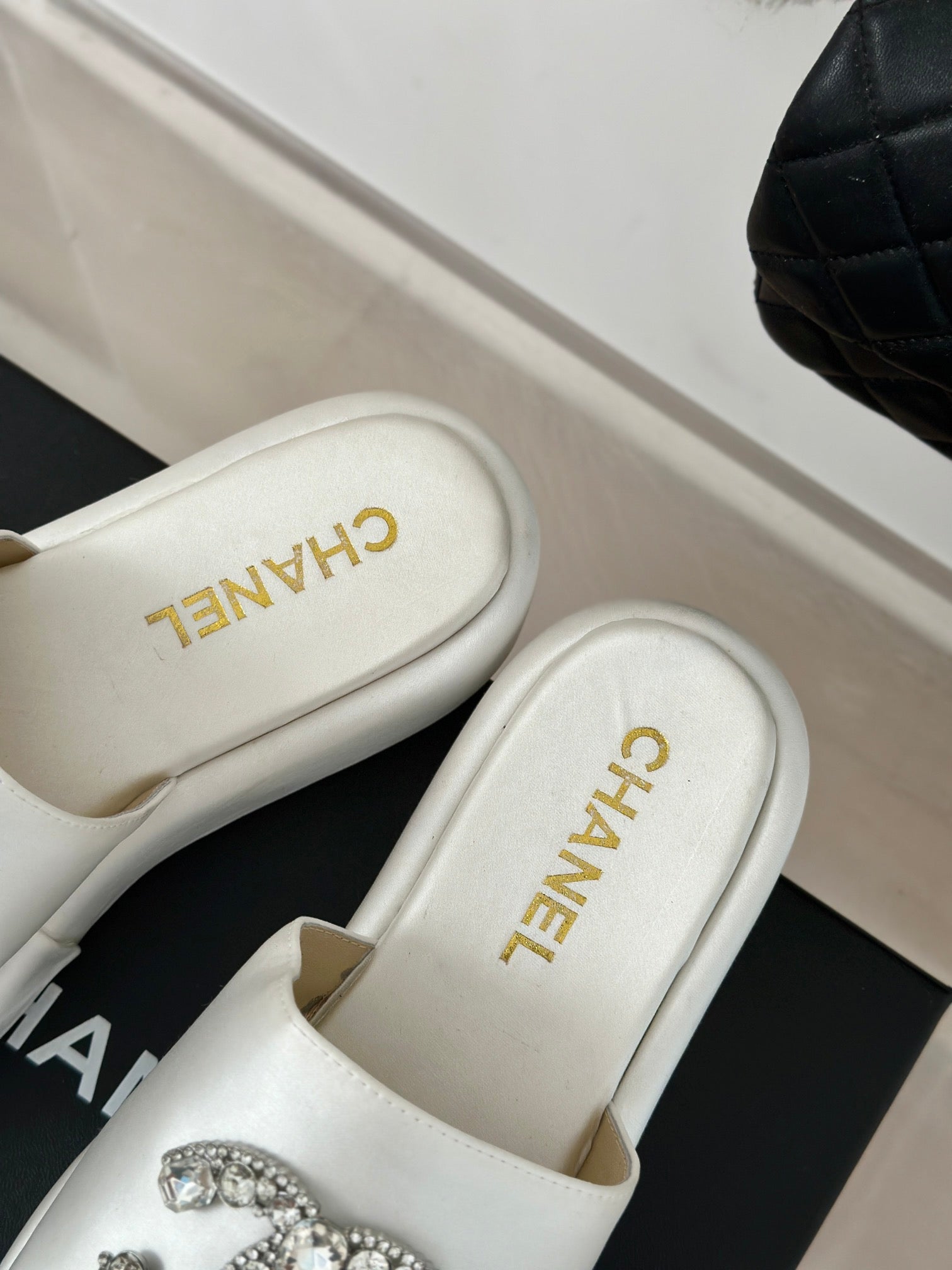 SLIPPERS THICK SOLE IN WHITE SATIN