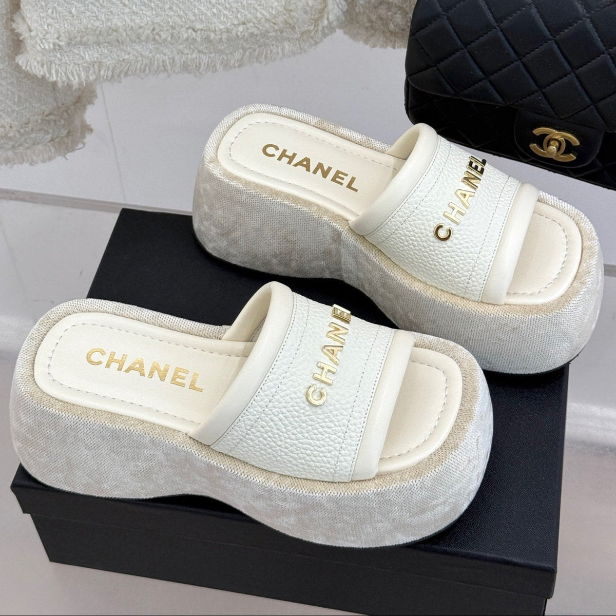 PLATFORM SLIPPERS IN WHITE LAMBSKIN
