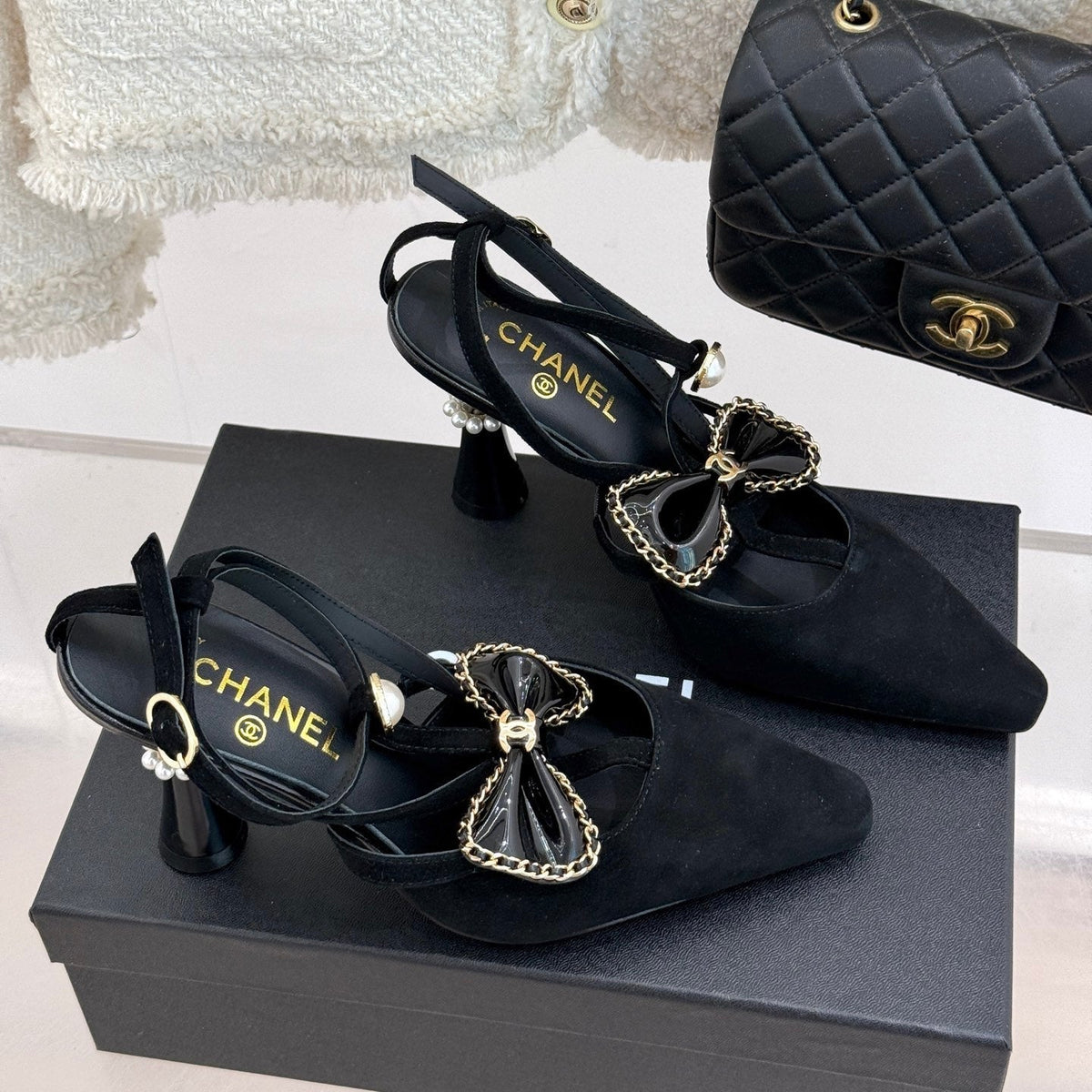 CHAIN BOW HIGH HEEL 8 CM SLINGBACKS IN BLACK SUEDE