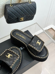 THICK-SOLED CHAIN HEART SLIPPER IN BLACK LAMBSKIN