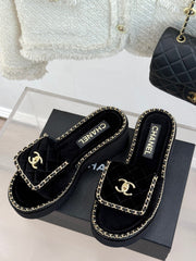 THICK-SOLED CHAIN HEART SLIPPER IN BLACK VELVET