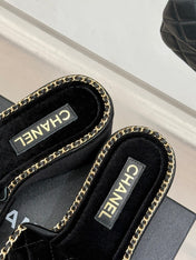 THICK-SOLED CHAIN HEART SLIPPER IN BLACK VELVET