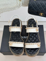 THICK-SOLED CHAIN HEART SANDAL IN WHITE LAMBSKIN