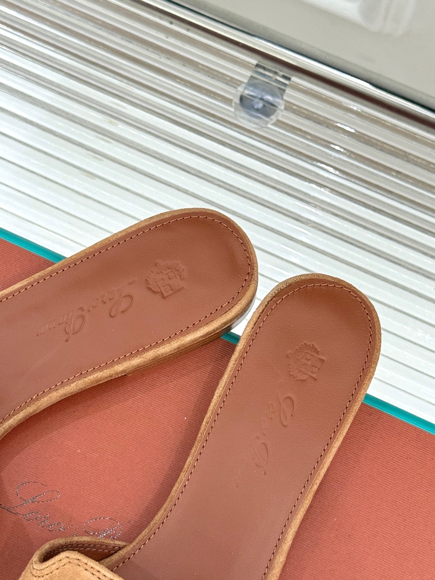 FLAT SANDALS IN BROWN SUEDE AND LAMBSKIN