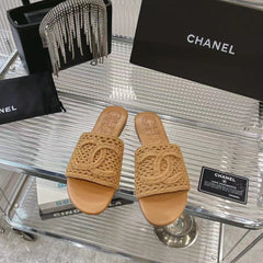 SLIPPERS CARAMEL BROWN SHEEPSKIN