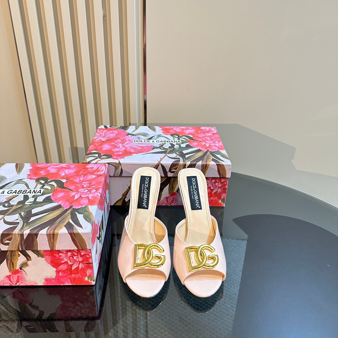 DG FOOTWEAR – LIGHT 100MM IN BEIGE PATENT CALFSKIN MULES