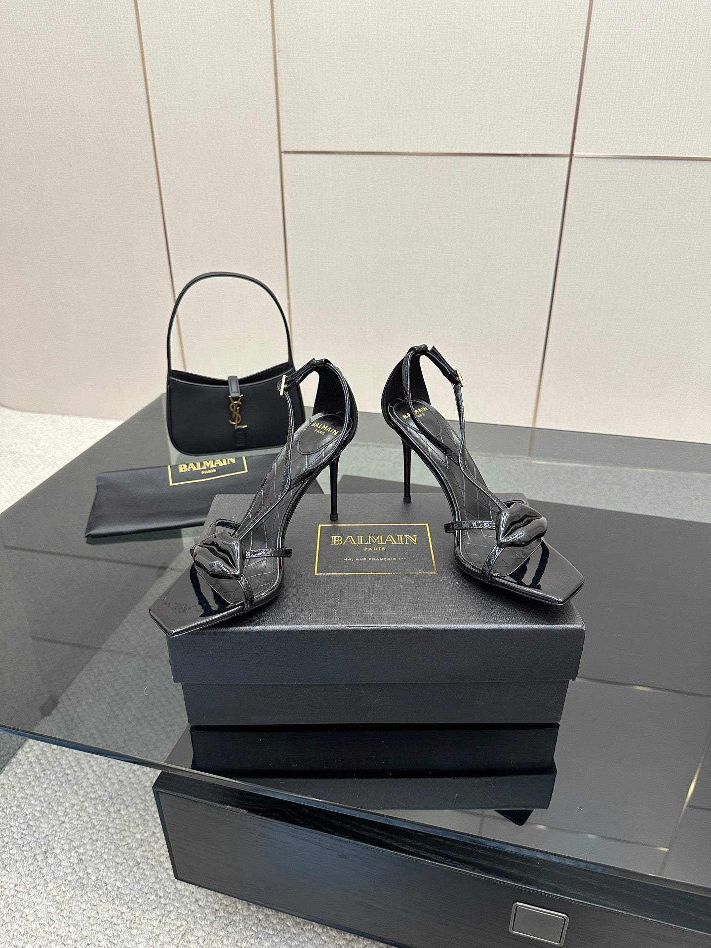 BALMAIN 25S LIPS SANDALS 10 IN BLACK CALFSKIN