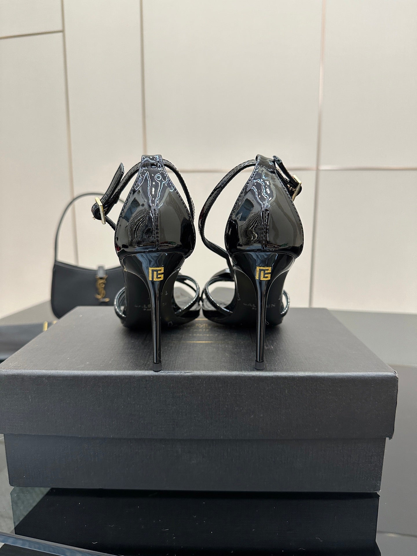 BALMAIN 25S LIPS SANDALS 10 IN BLACK CALFSKIN