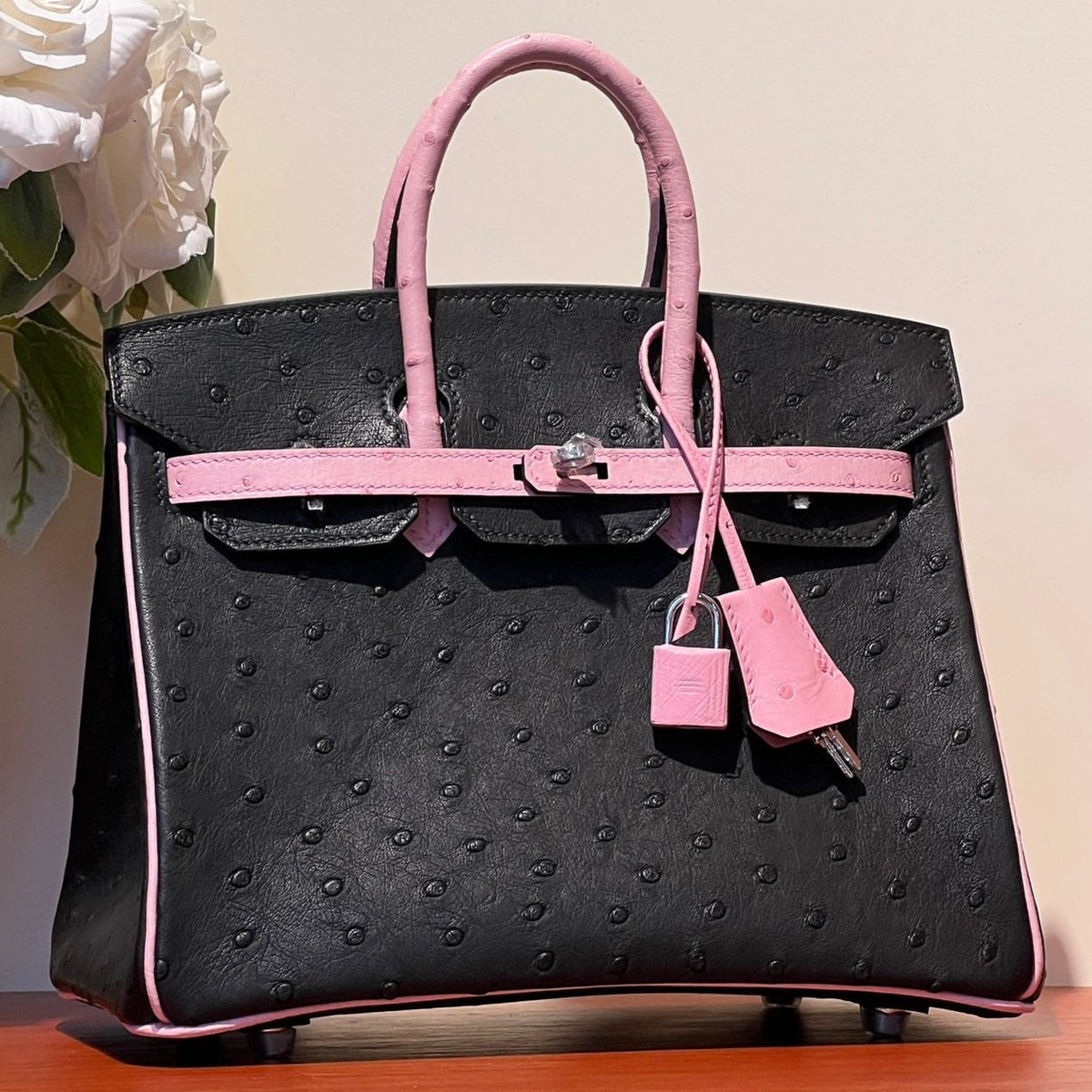 KELLY  SELLIER 25 BAG IN BLACK MIX BABY PINK OSTRICH LEATHER