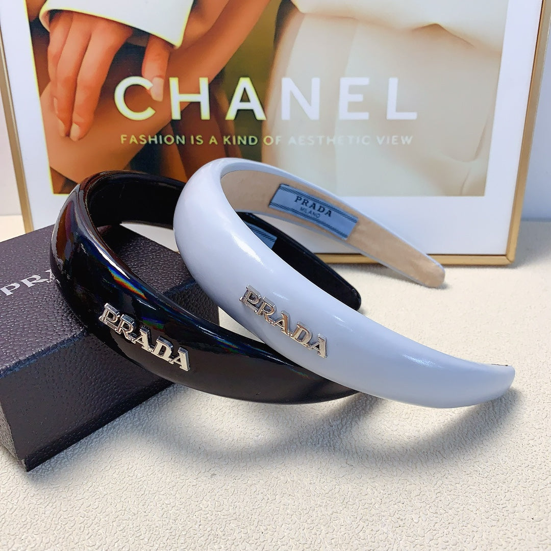 THICK HEADBAND IN SKY BLUE GLOSSY CALFSKIN 278255