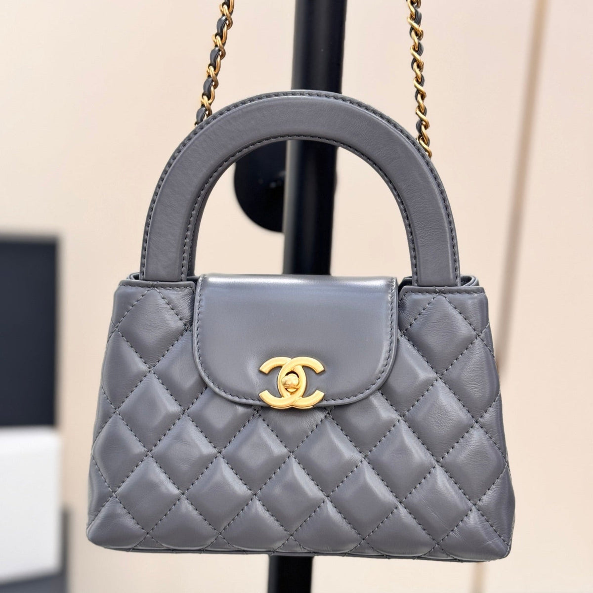 CHANEL 25S KELLY 19 CM IN DARK GREY LAMBSKIN WITH GOLD HARDWARE