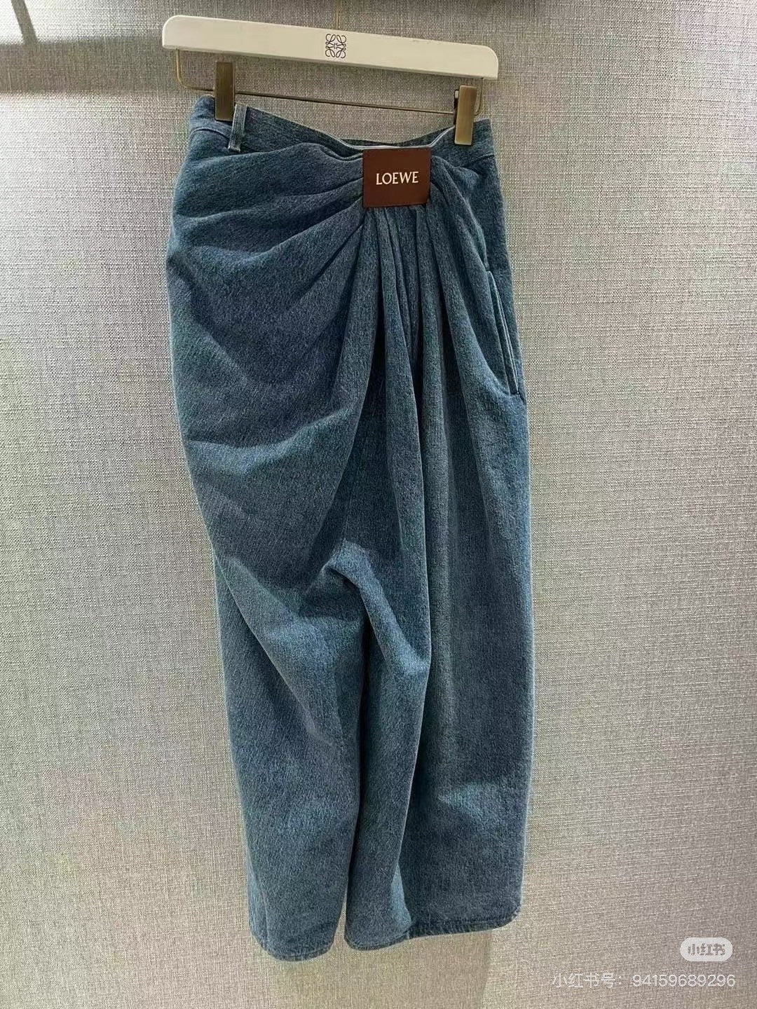 LOEWE RUCHED-WAIST JEANS 232368