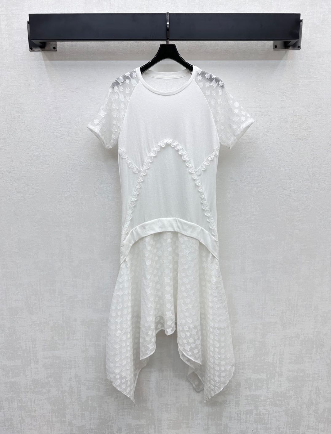 LV WHITE COTTON SHORT-SLEEVE DRESS 263735