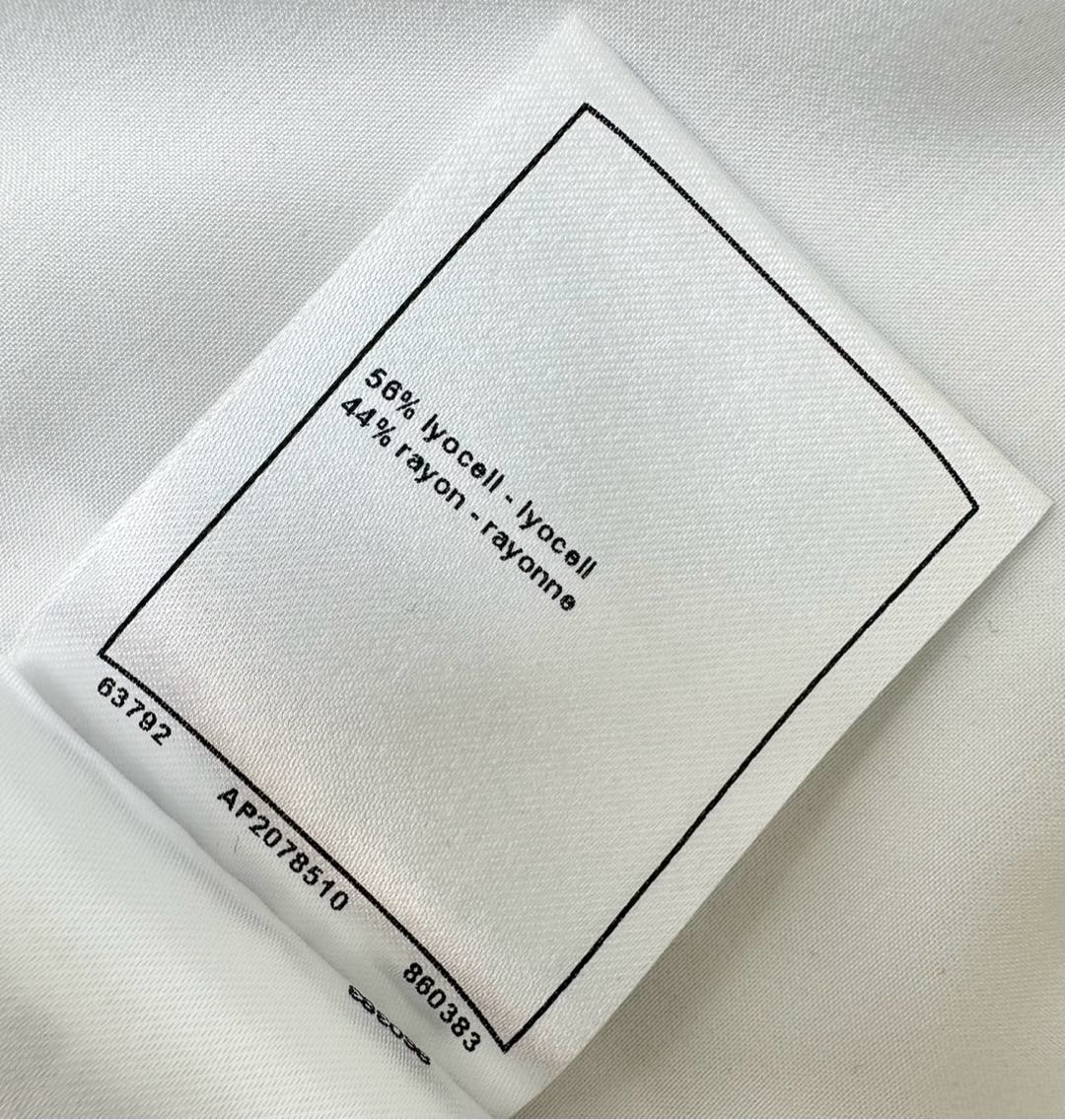 CHANEL SLEEVELESS BUTTONED BLAZER 274758