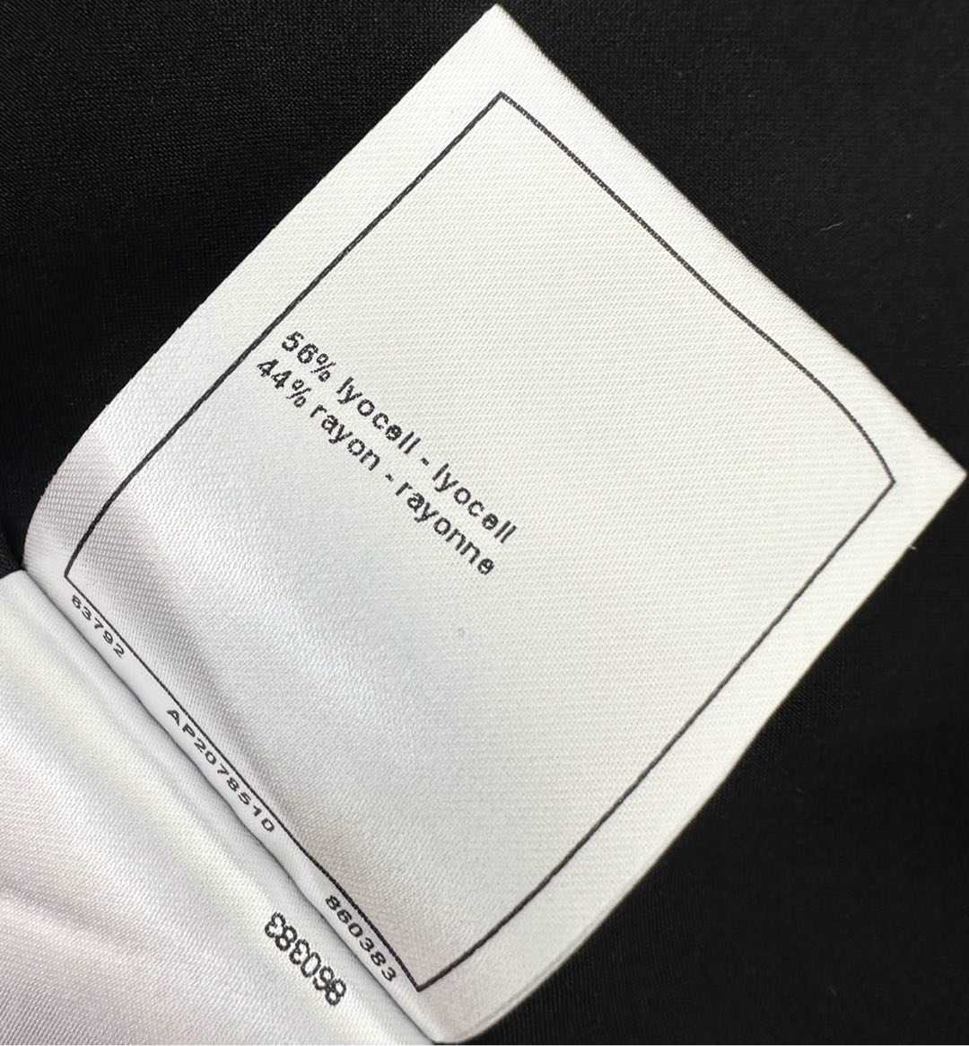 CHANEL HIGH-WAIST SKIRT WITH CUT-OUT HEM 274765