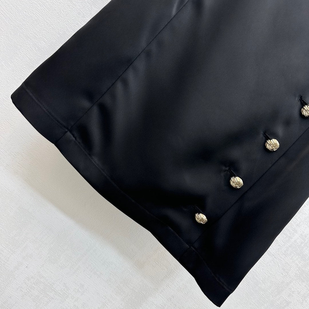 CHANEL SLEEVELESS ROUND-NECK BUTTON-UP TOP 274769