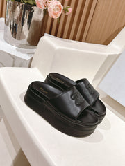 BLOCK SLIDE WITH TRIOMPHE IN BLACK SMOOTH LAMBSKIN