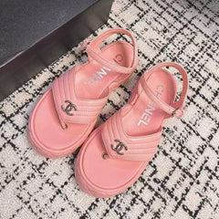 THICK-SOLED THONG SANDAL IN BRIGHT PINK LAMBSKIN