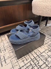 THICK-SOLED THONG SANDAL IN NAVY BLUE DENIM