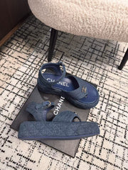 THICK-SOLED THONG SANDAL IN NAVY BLUE DENIM