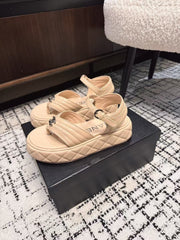 THICK-SOLED THONG SANDAL IN MACAROON BEIGE LAMBSKIN